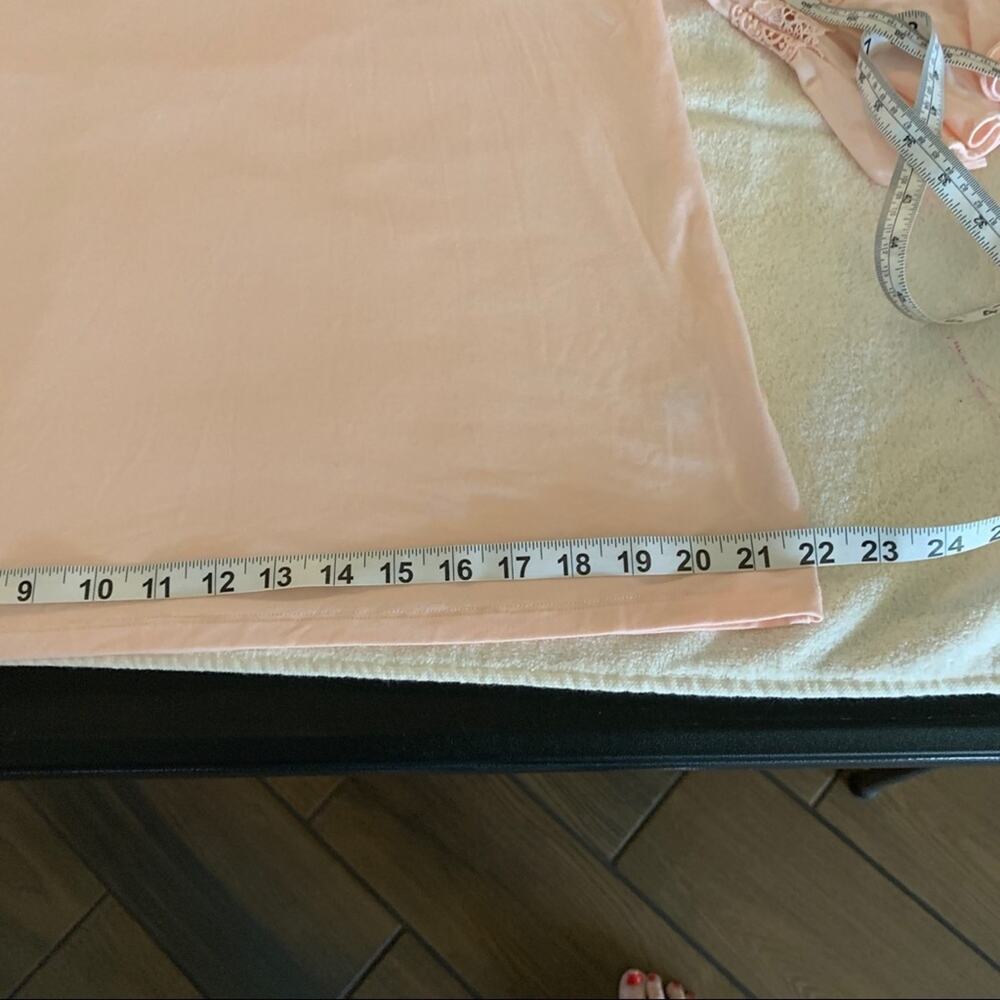 LE Rose‎ light pink top size l/xl. 3/4 ruffle sleeves. V neck - Picture 8 of 12